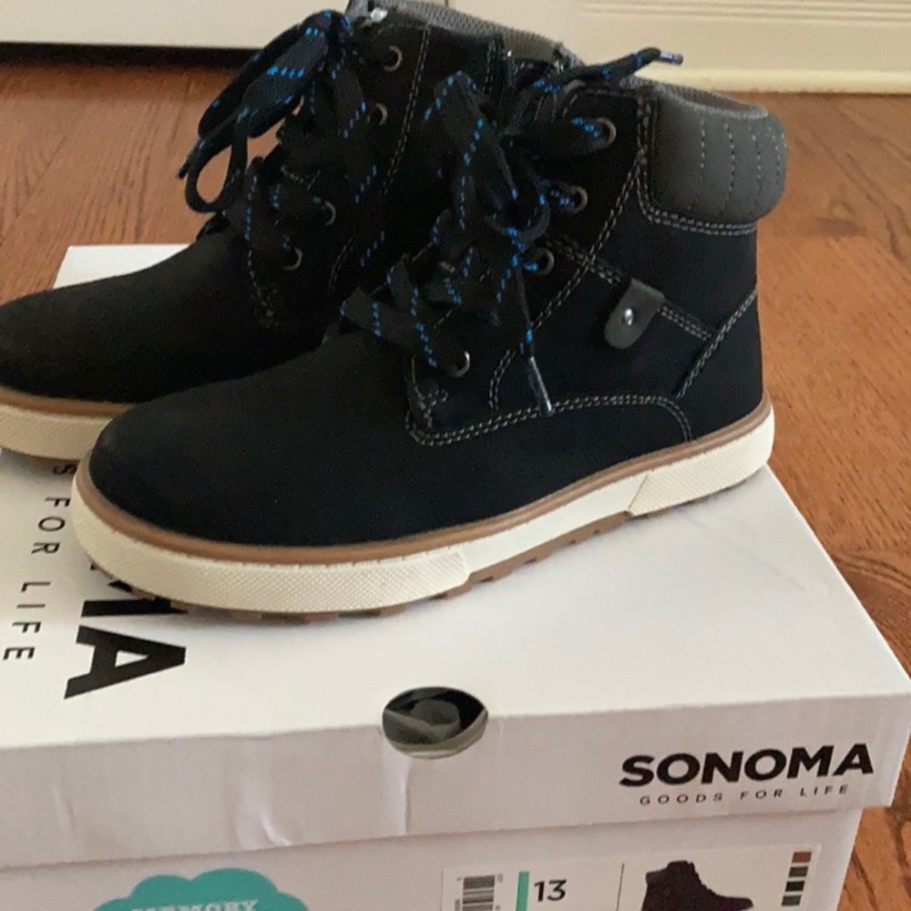 NWT boys lace up boots 13
